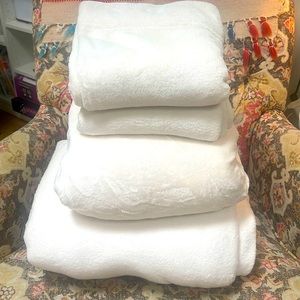 Fuzzy Cream sheet set NWOT QUEEN SIZE